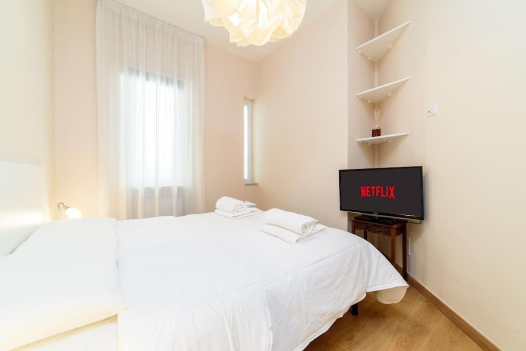 Apartamento Intero Bilocale - Wifi+netflix Free Park A 100m *